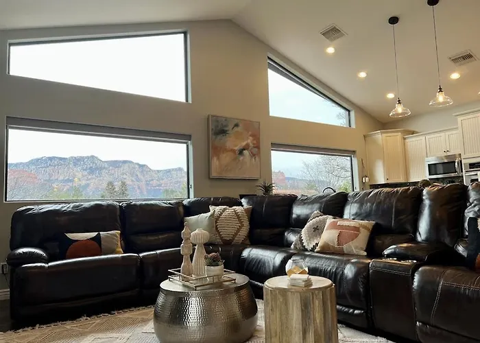 Uptown Gem!large Yard W Grass And Shade Trees! Perfect For Easter Egg Hunts! Views!! New! Barrel Sauna!!! Close To Trails, Walk To Uptown Sedona, Restaurants And Shopping Villa *