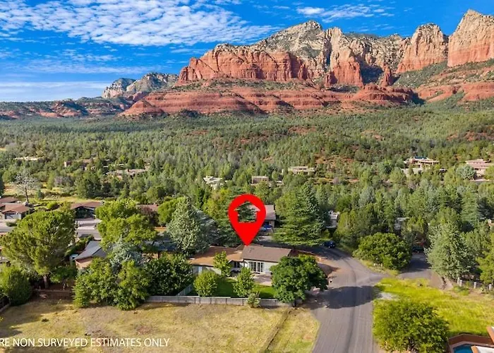 Uptown Gem!large Yard W Grass And Shade Trees! Perfect For Easter Egg Hunts! Views!! New! Barrel Sauna!!! Close To Trails, Walk To Uptown Sedona, Restaurants And Shopping *