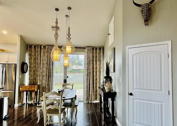 Uptown Gem!large Yard W Grass And Shade Trees! Perfect For Easter Egg Hunts! Views!! New! Barrel Sauna!!! Close To Trails, Walk To Uptown Sedona, Restaurants And Shopping Villa