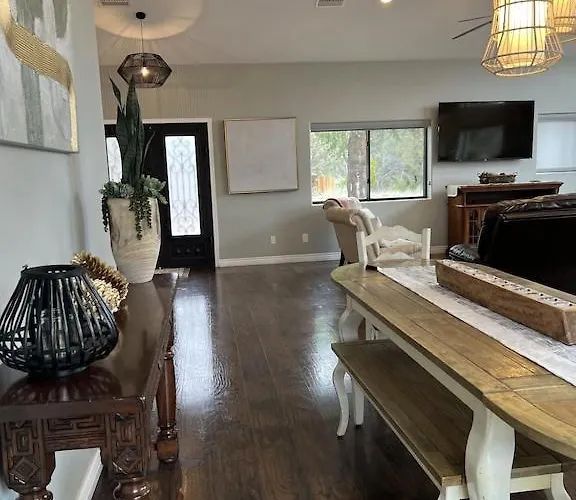 Uptown Gem!large Yard W Grass And Shade Trees! Perfect For Easter Egg Hunts! Views!! New! Barrel Sauna!!! Close To Trails, Walk To Uptown Sedona, Restaurants And Shopping Sedona