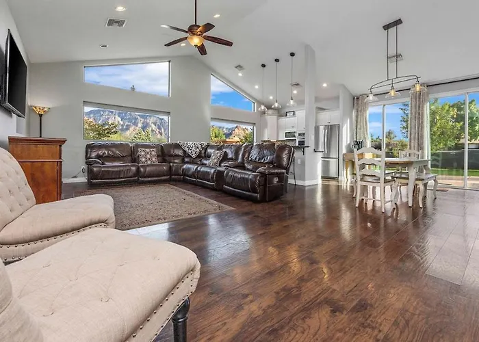 Uptown Gem!large Yard W Grass And Shade Trees! Perfect For Easter Egg Hunts! Views!! New! Barrel Sauna!!! Close To Trails, Walk To Uptown Sedona, Restaurants And Shopping Villa Sedona