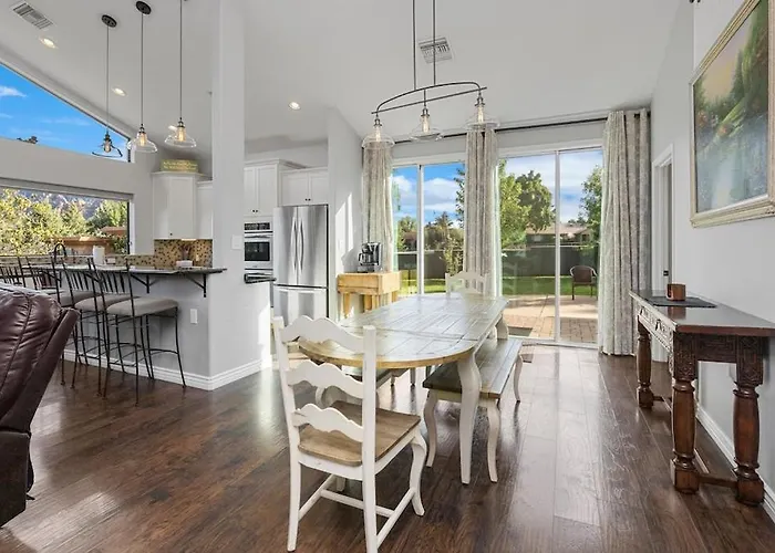 Uptown Gem!large Yard W Grass And Shade Trees! Perfect For Easter Egg Hunts! Views!! New! Barrel Sauna!!! Close To Trails, Walk To Uptown Sedona, Restaurants And Shopping