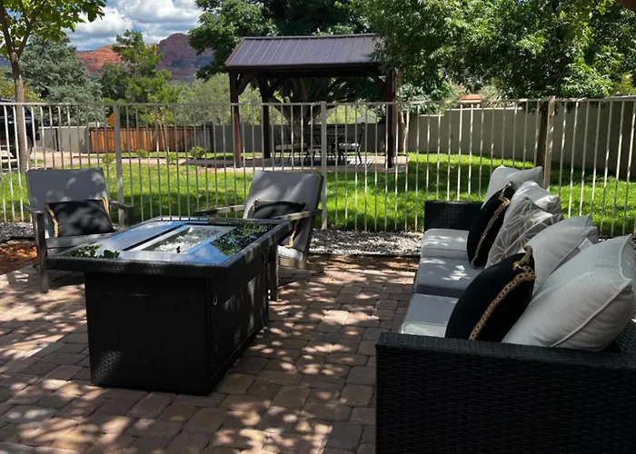 Uptown Gem!large Yard W Grass And Shade Trees! Perfect For Easter Egg Hunts! Views!! New! Barrel Sauna!!! Close To Trails, Walk To Uptown Sedona, Restaurants And Shopping Villa Sedona