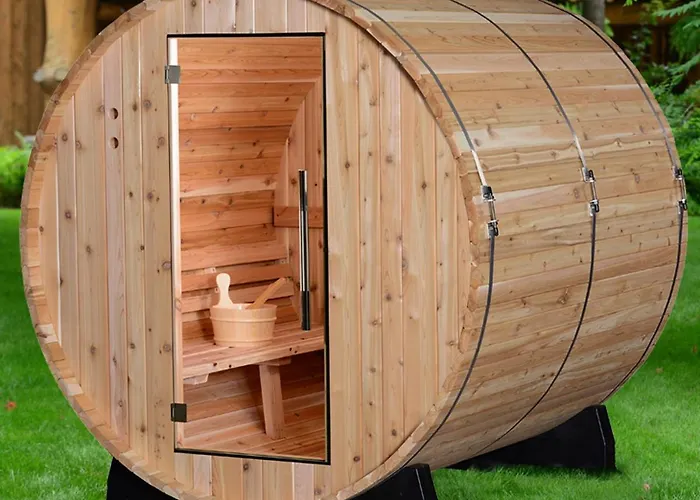 Uptown Gem!large Yard W Grass And Shade Trees! Perfect For Easter Egg Hunts! Views!! New! Barrel Sauna!!! Close To Trails, Walk To Uptown Sedona, Restaurants And Shopping