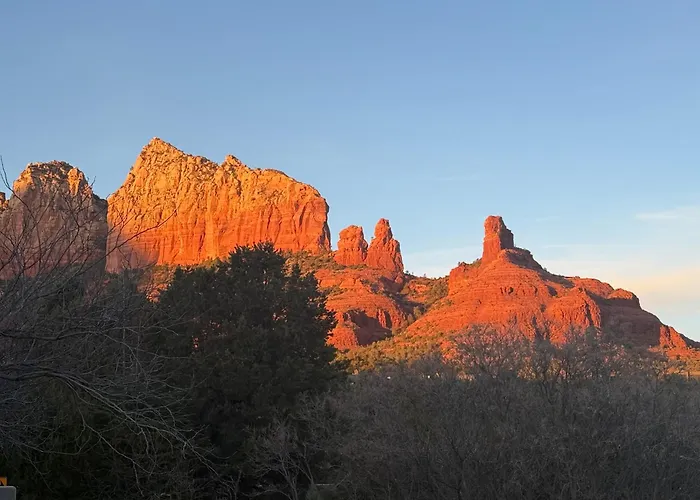 Uptown Gem!large Yard W Grass And Shade Trees! Perfect For Easter Egg Hunts! Views!! New! Barrel Sauna!!! Close To Trails, Walk To Uptown Sedona, Restaurants And Shopping Villa