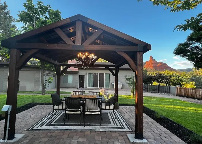 Villa Uptown Gem!large Yard W Grass And Shade Trees! Perfect For Easter Egg Hunts! Views!! New! Barrel Sauna!!! Close To Trails, Walk To Uptown Sedona, Restaurants And Shopping Sedona