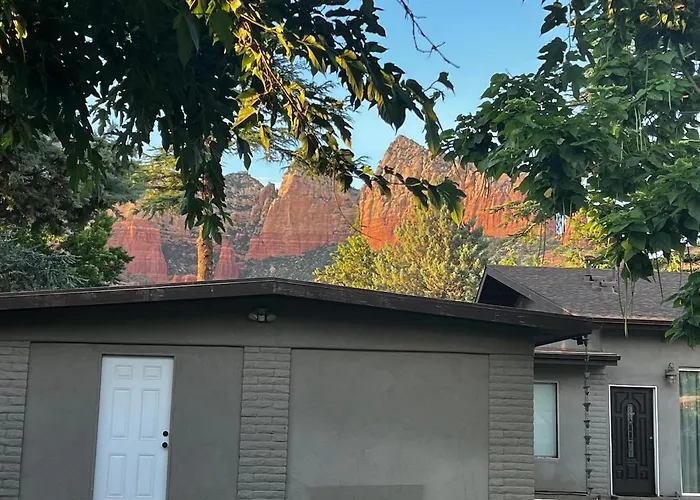 Uptown Gem!large Yard W Grass And Shade Trees! Perfect For Easter Egg Hunts! Views!! New! Barrel Sauna!!! Close To Trails, Walk To Uptown Sedona, Restaurants And Shopping Villa Sedona