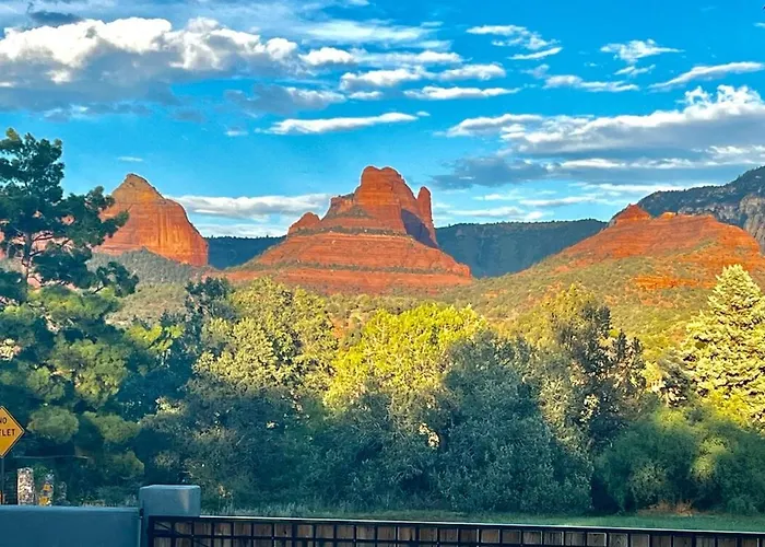 Uptown Gem!large Yard W Grass And Shade Trees! Perfect For Easter Egg Hunts! Views!! New! Barrel Sauna!!! Close To Trails, Walk To Uptown Sedona, Restaurants And Shopping Villa