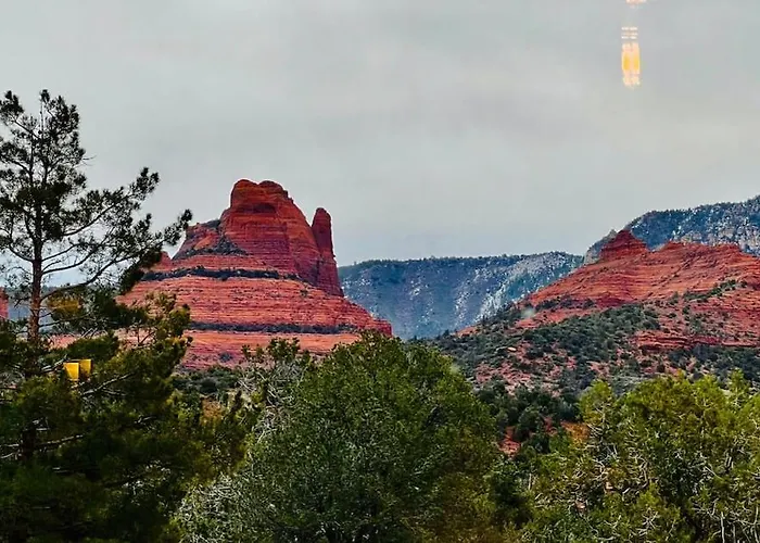 Uptown Gem!large Yard W Grass And Shade Trees! Perfect For Easter Egg Hunts! Views!! New! Barrel Sauna!!! Close To Trails, Walk To Uptown Sedona, Restaurants And Shopping Sedona