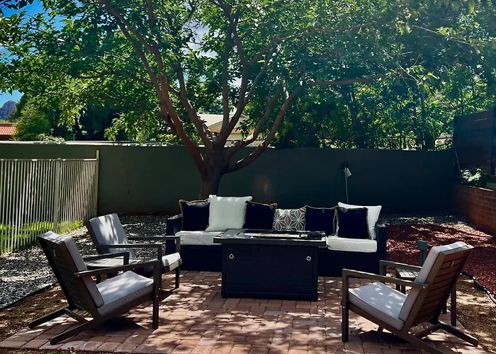 Uptown Gem!large Yard W Grass And Shade Trees! Perfect For Easter Egg Hunts! Views!! New! Barrel Sauna!!! Close To Trails, Walk To Uptown Sedona, Restaurants And Shopping * Sedona