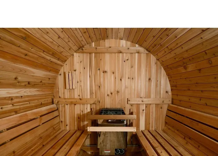 Uptown Gem!large Yard W Grass And Shade Trees! Perfect For Easter Egg Hunts! Views!! New! Barrel Sauna!!! Close To Trails, Walk To Uptown Sedona, Restaurants And Shopping Villa *
